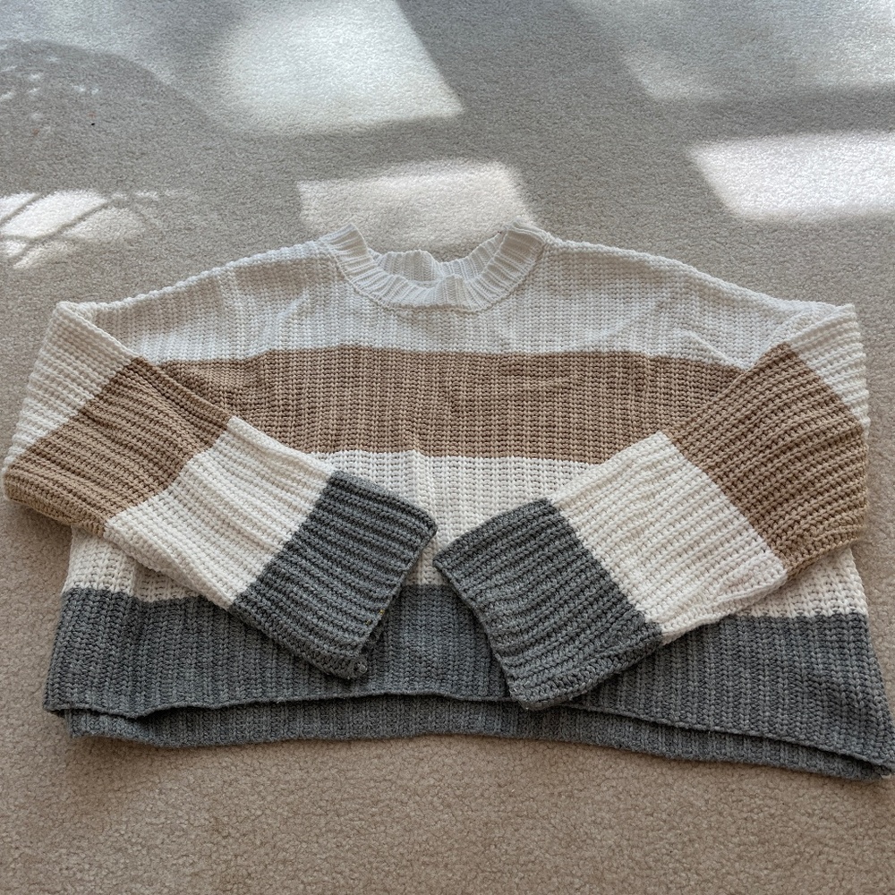 moon & madison cropped sweater size medium